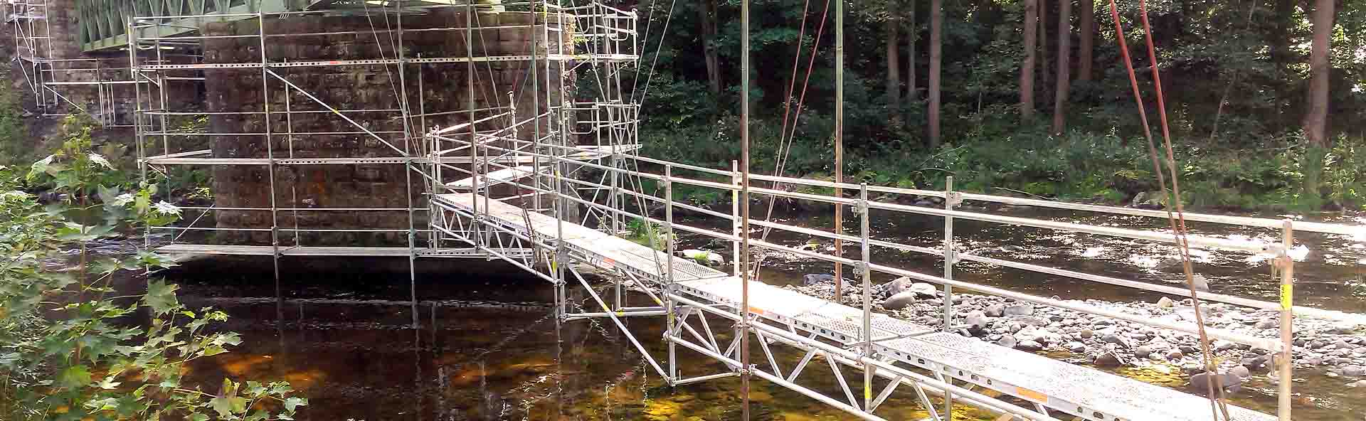 lešení na mostech